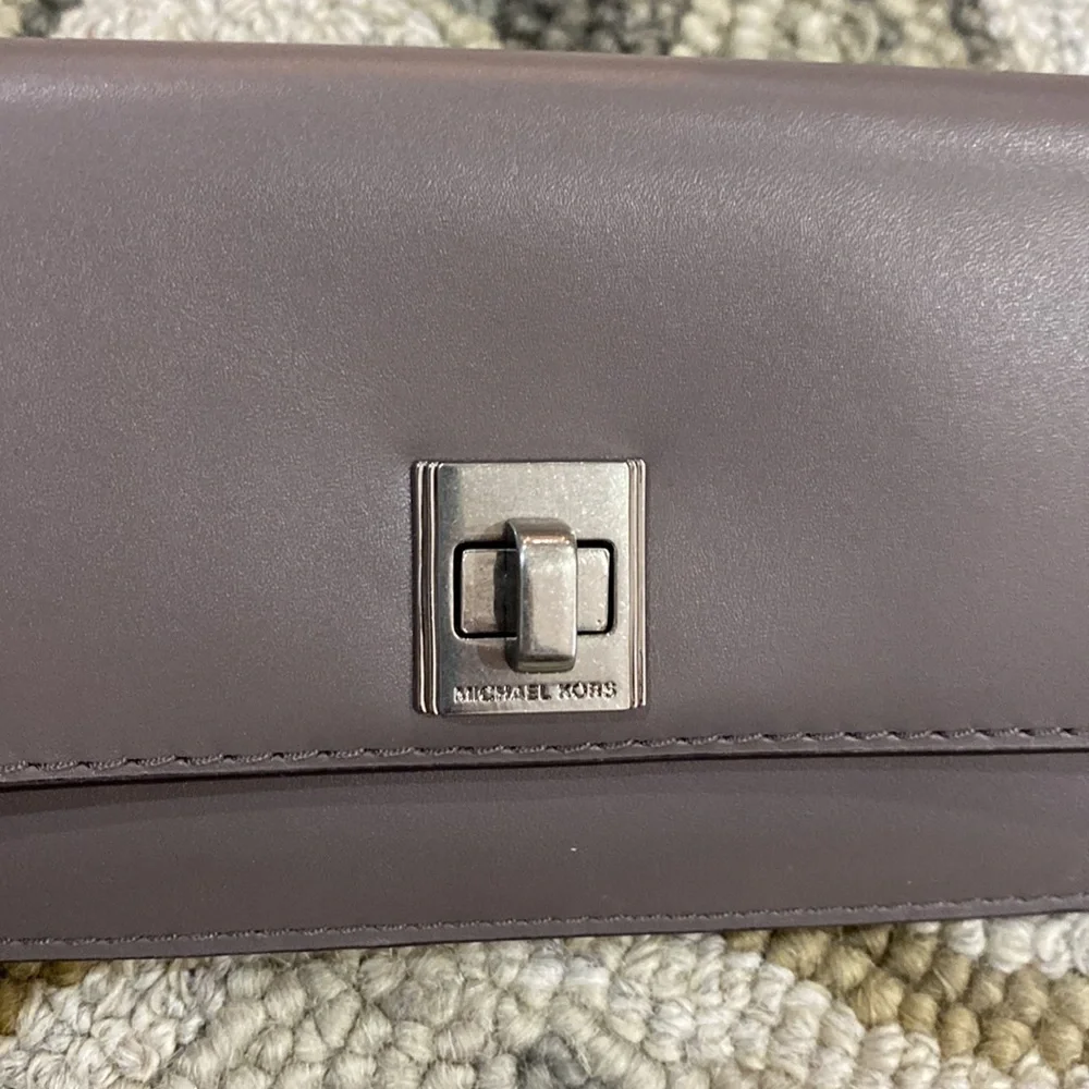 💕 Michael Kors dark gray leather satchel with matching wallet set gorgeous 💕